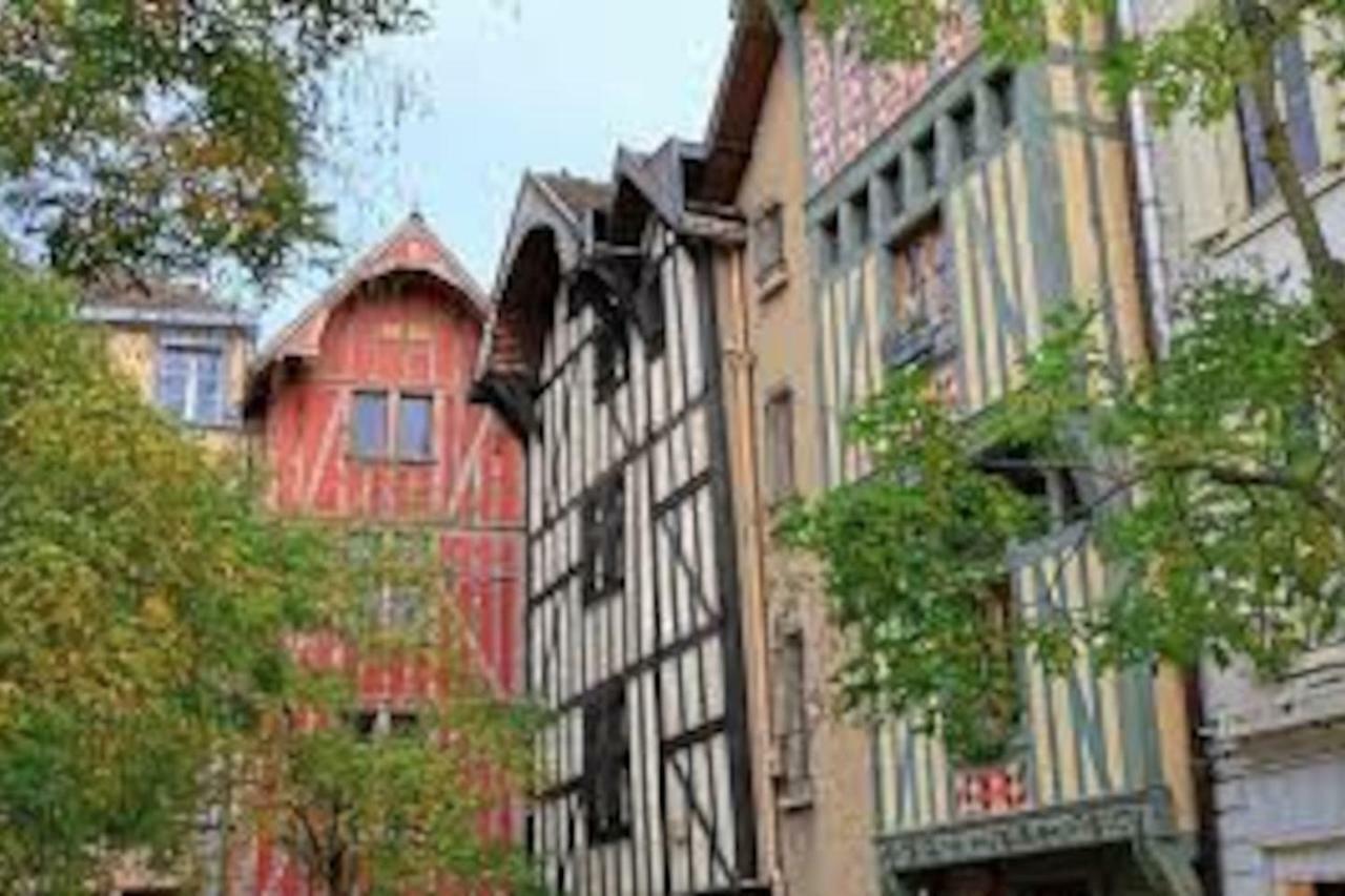 Вилла Le Jardin D'Odette Yevres-le-Petit Экстерьер фото